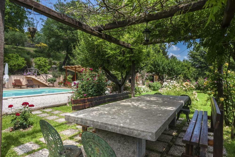 Torre Del Falco Vendégház Spoleto Kültér fotó
